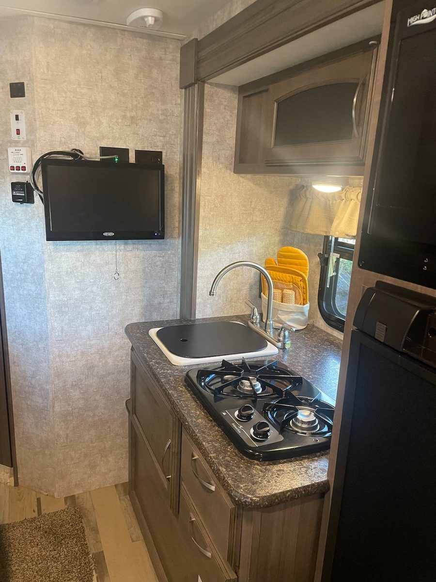 The Winnie Trailer — Kitchen photo 2