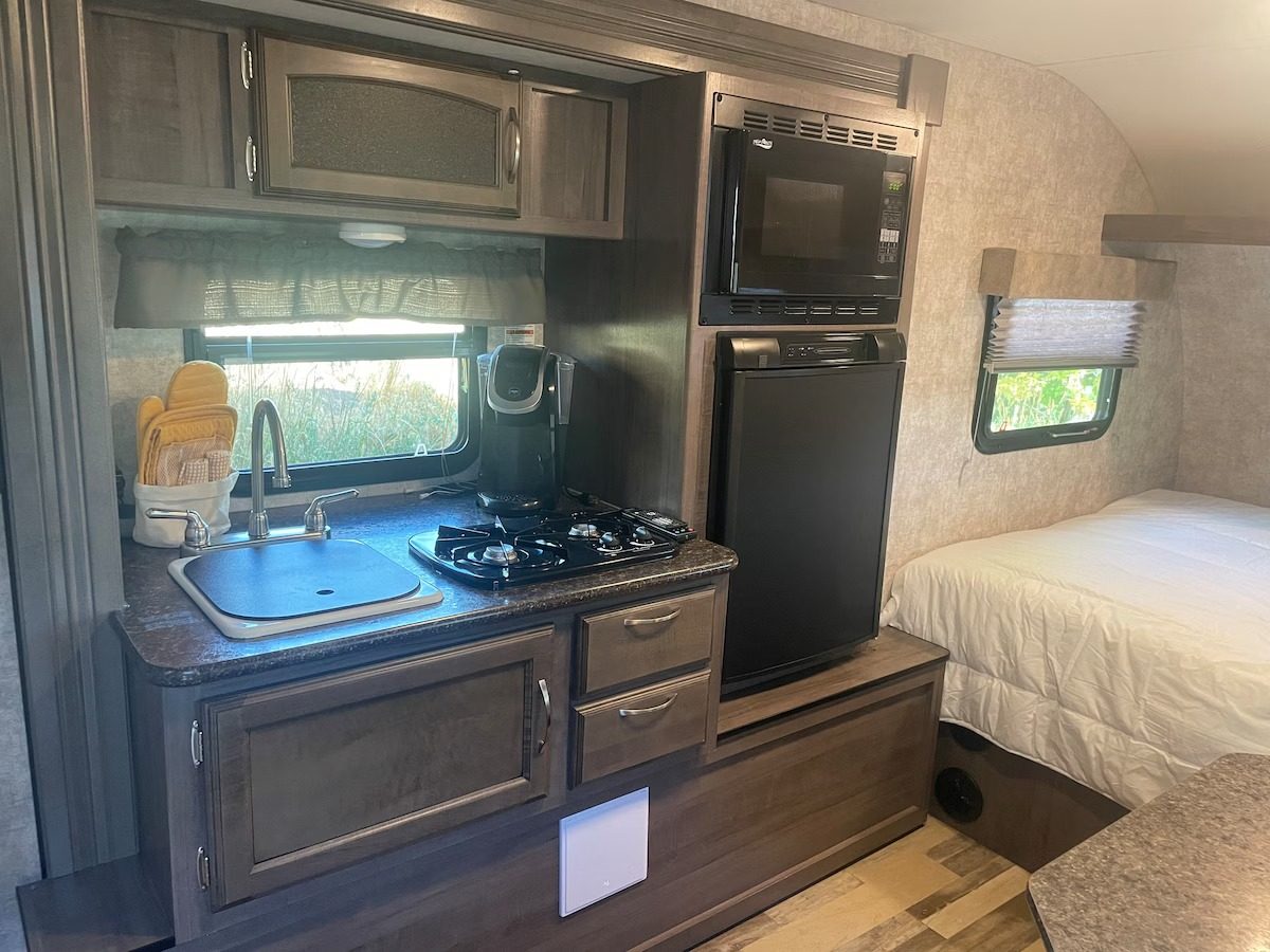 The Winnie Trailer — Kitchen photo 4