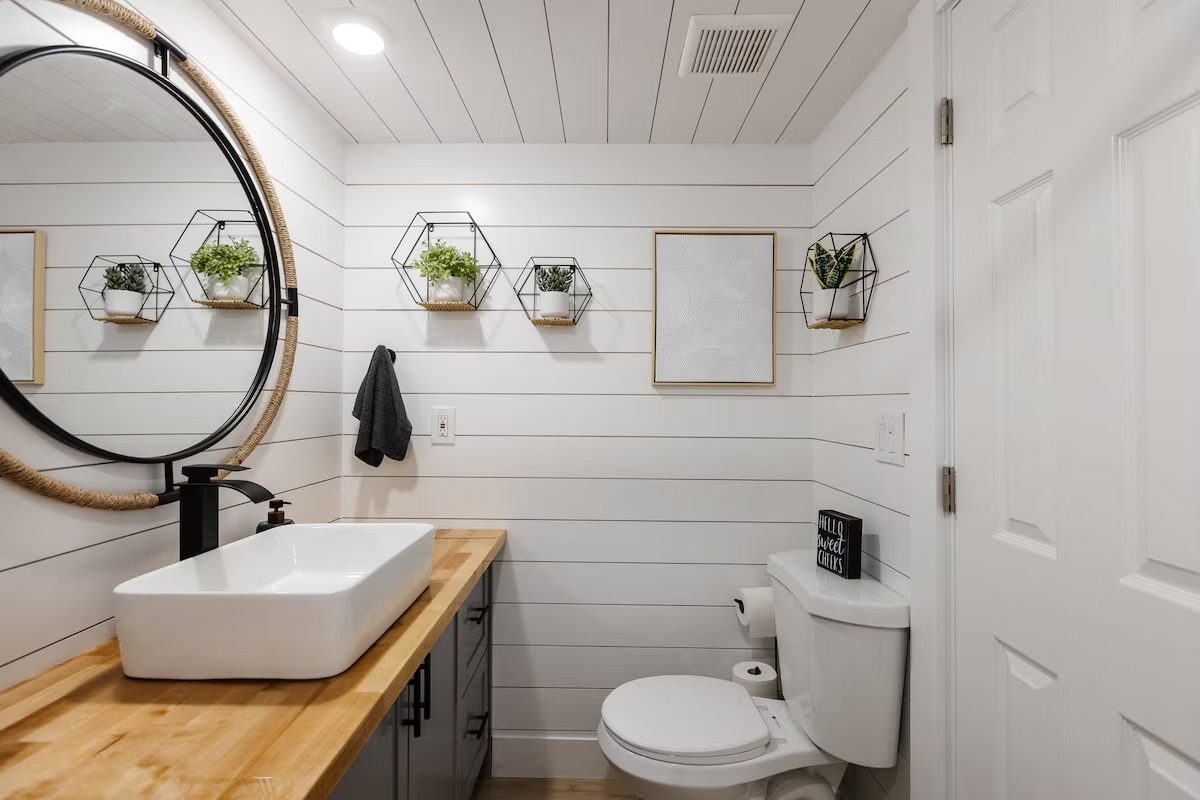 Zion Rooftop Tiny House — Bathroom photo 1