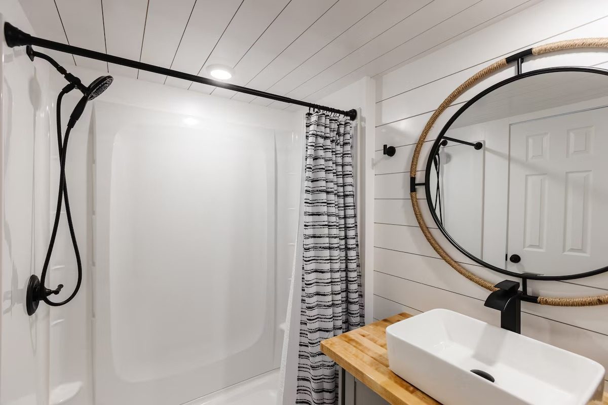 Zion Rooftop Tiny House — Bathroom photo 2