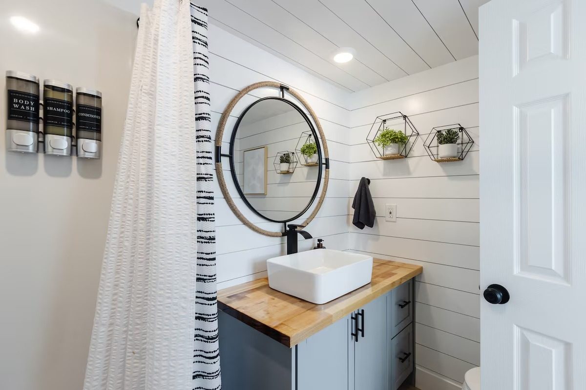 Zion Rooftop Tiny House — Bathroom photo 3